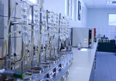 生物技術開發中的科學實驗室 移液管與試管的藝術